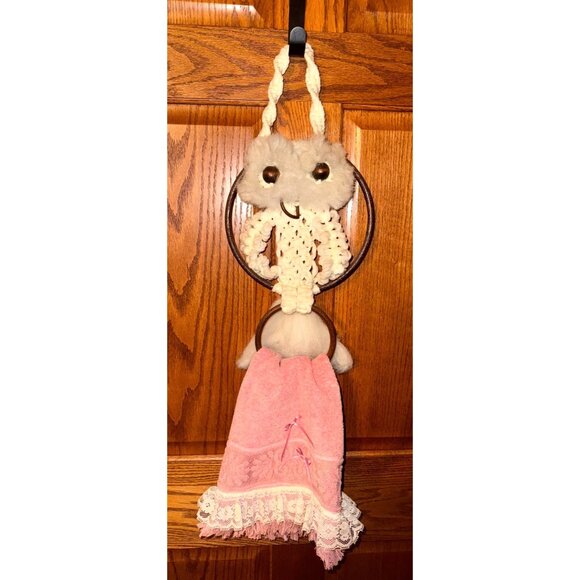 Vintage Macrame Owl Towel Holder With Pink Towel & Lace Trim - Picture 1 of 13